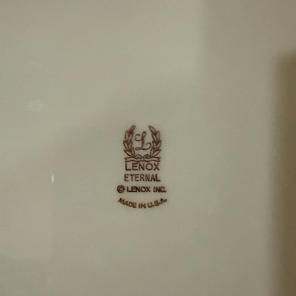 Set of 8 Lenox Eternal Cream and Gold Dinner Plates